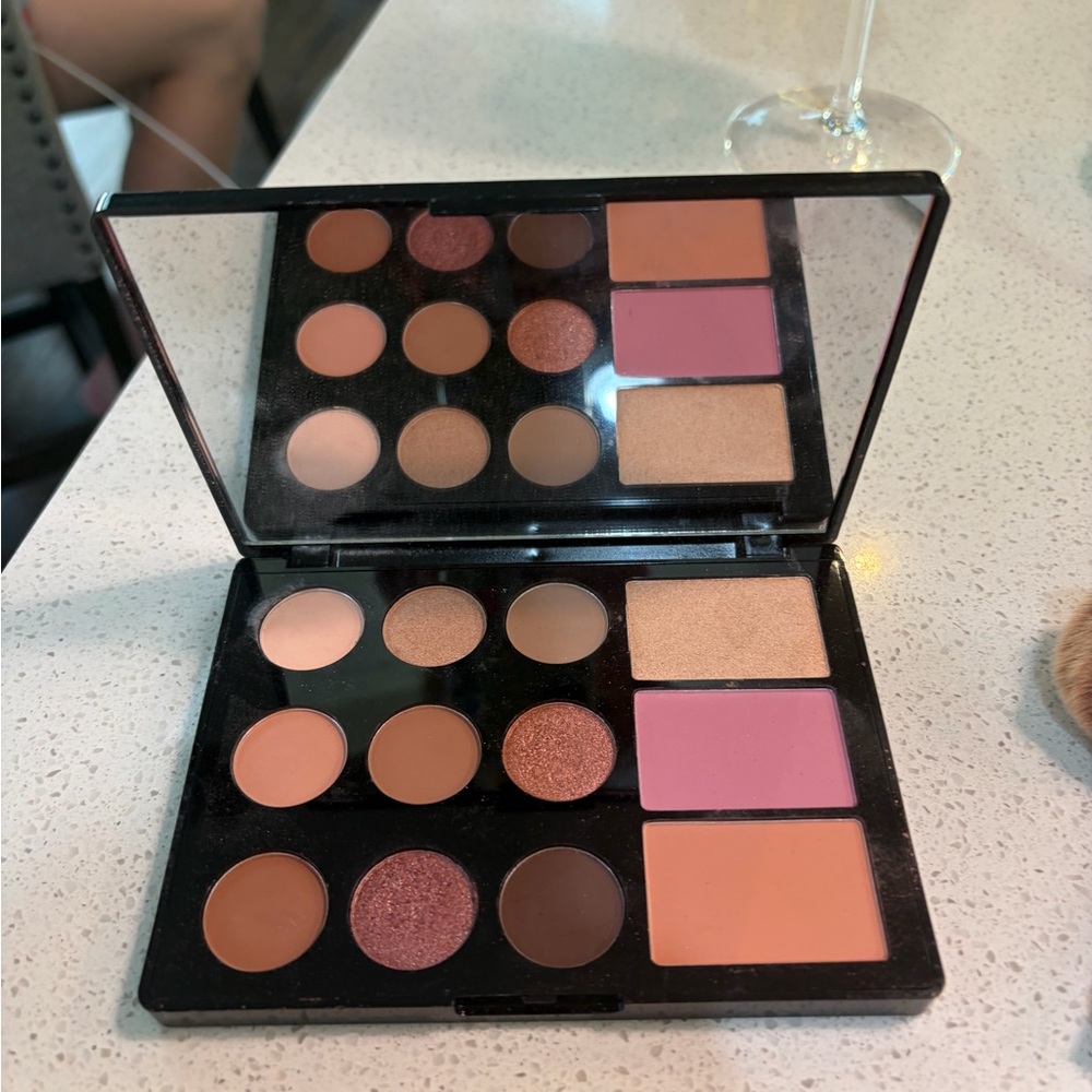 Laura Gellar The Neutrals brand new palette 🎨